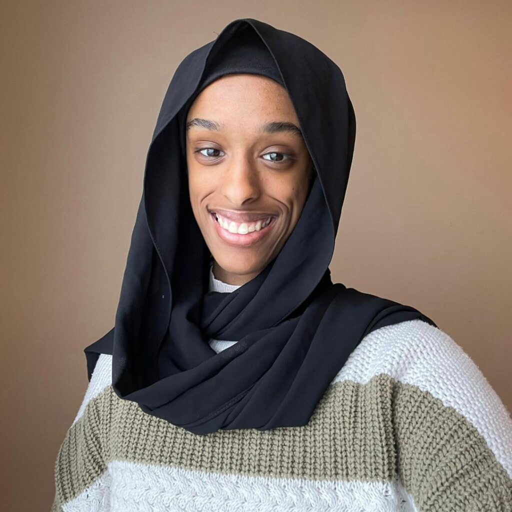 Photo of Muslim woman smiling wearing black headscarf